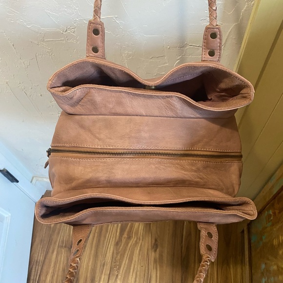 Free people light pink shoulder bag. - Picture 2 of 4